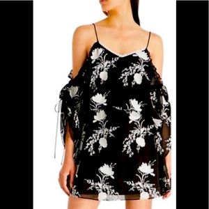 BNWT‼️ Alice + Olivia “Holden” Cold Shoulder Dress